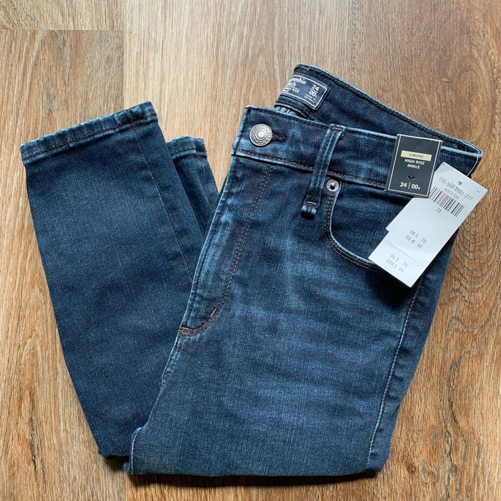 NWT A&F High Rise Ankle Jeans 24